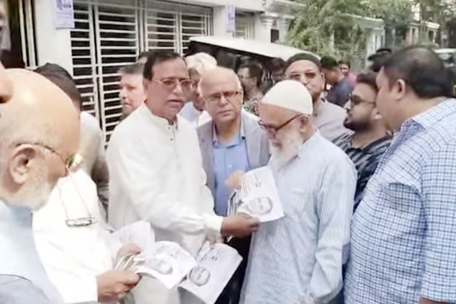 ঢাকা-১৭ আসনে ভোটারদের ব্যাপক সাড়া পাওয়া যাচ্ছে