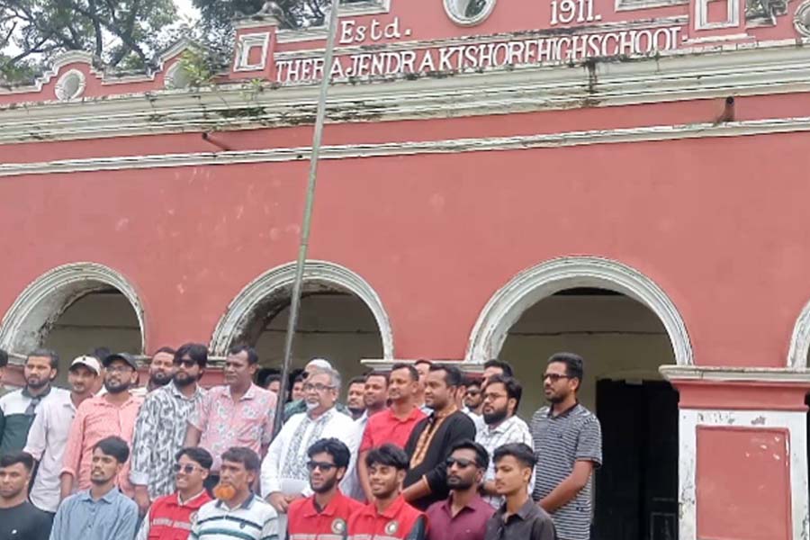 রাজেন্দ্র কিশোর উচ্চ বিদ্যালয় পরিদর্শনে এমরান সালেহ প্রিন্স