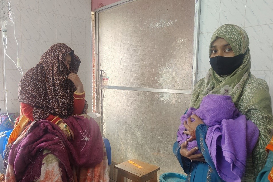 প্রসূতিকে জরুরী সেবা না দিয়ে ক্লিনিকে রেফার