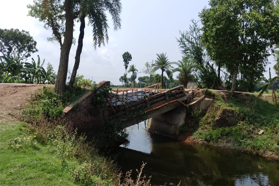৫ বছরেও মেরামত হয়নি কয়ারবিলের ব্রিজ