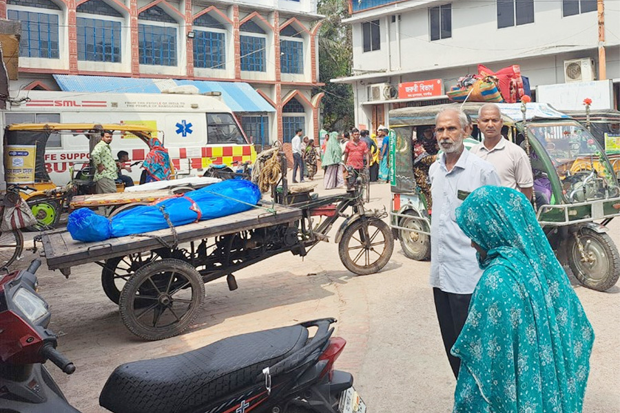 শরীরে ক্ষত, গৃহবধূর ঝুলন্ত লাশ উদ্ধার