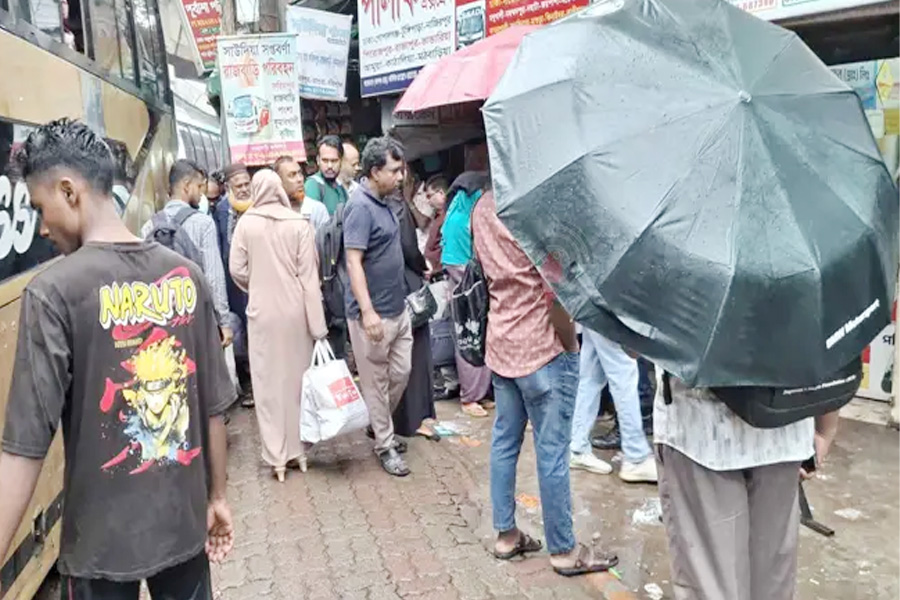 ৪ দিনের ছুটি শুরু, সায়েদাবাদে যাত্রীদের ভিড়