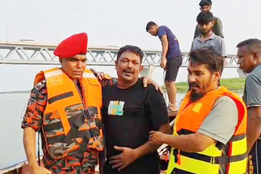 পদ্মায় গোসলে নেমে নিখোঁজ স্কুলশিক্ষার্থী, দ্বিতীয় দিনেও উদ্ধার হয়নি