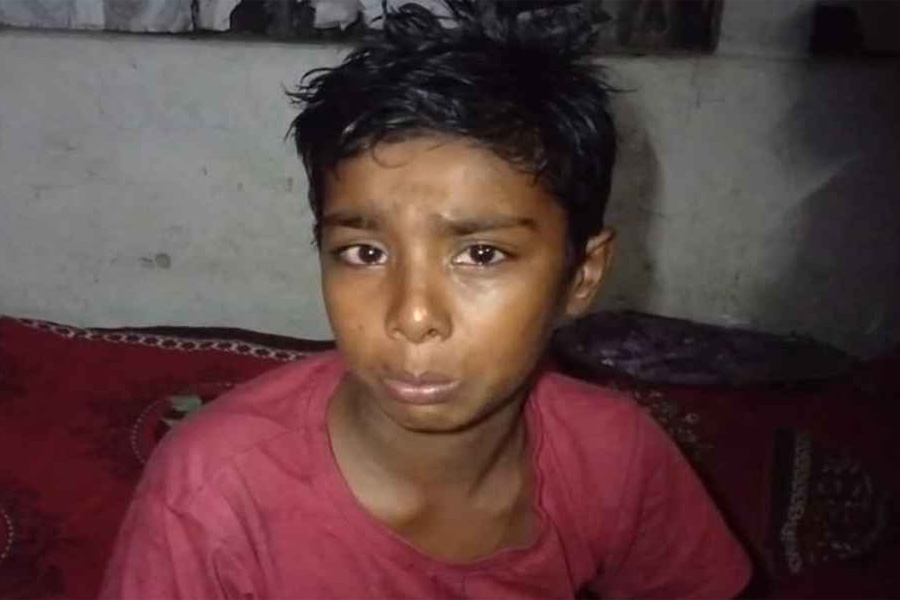 ছাত্রকে বরফভর্তি বোতল দিয়ে  আঘাত করার অভিযোগ শিক্ষকের বিরুদ্ধে