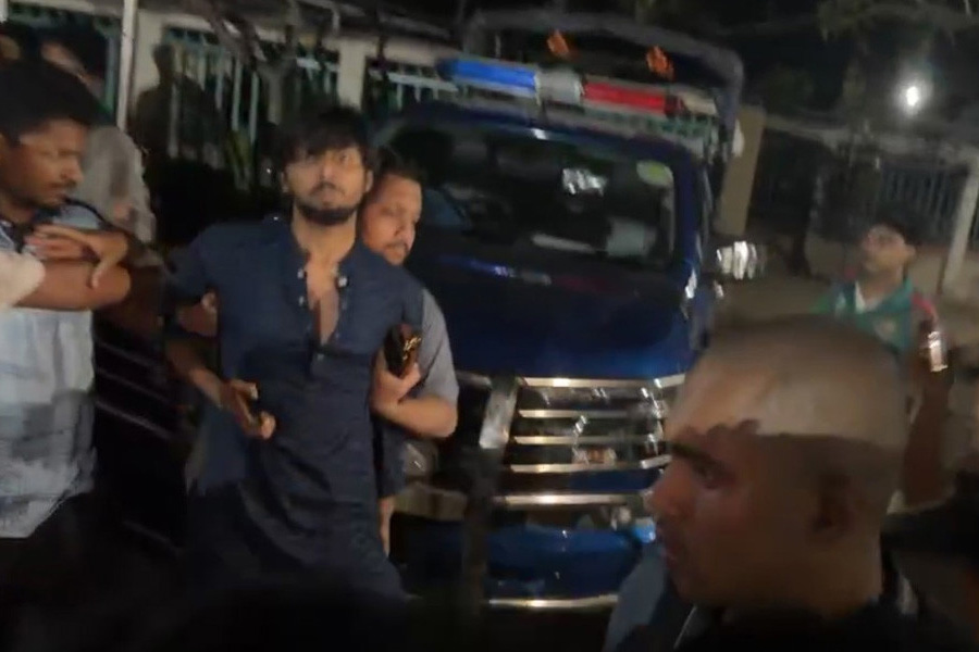 শাহবাগে ছাত্রদল-ছাত্রশিবির মুখোমুখি