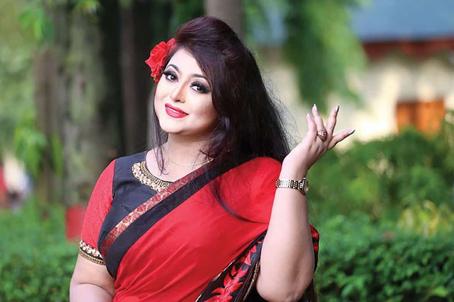 ভক্তদের কাছে দোয়া চাইলেন ঢাকাই চিত্রনায়িকা