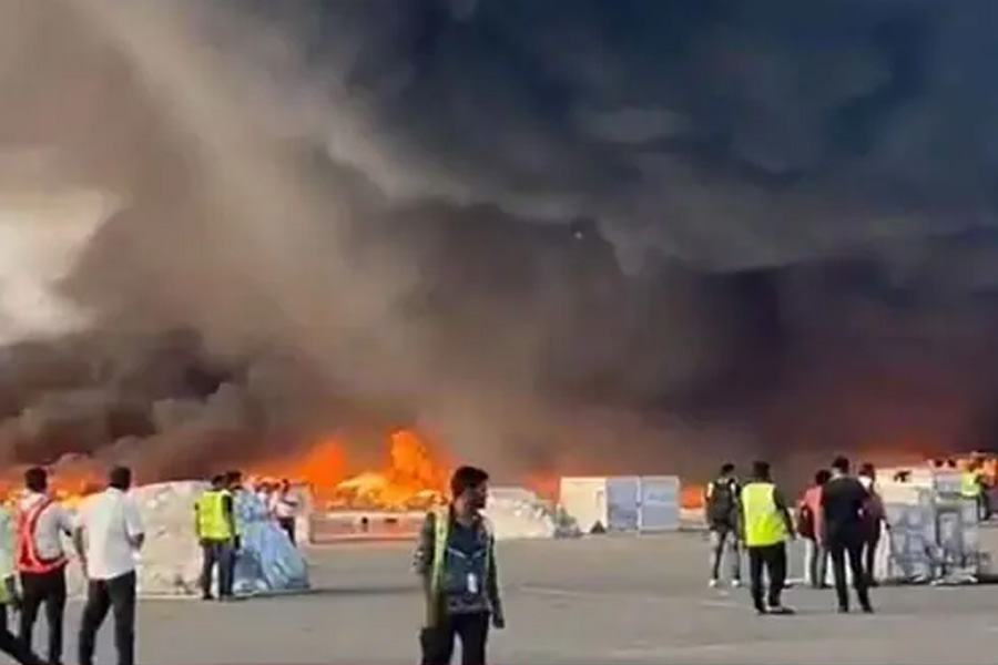 শাহজালালে অগ্নিকাণ্ডে হার্ডওয়্যার খাতে ৩৫ কোটি টাকার ক্ষতি