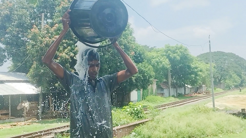 স্ত্রীকে তালাকের পর দুধ দিয়ে গোসল করলেন শাকিল!