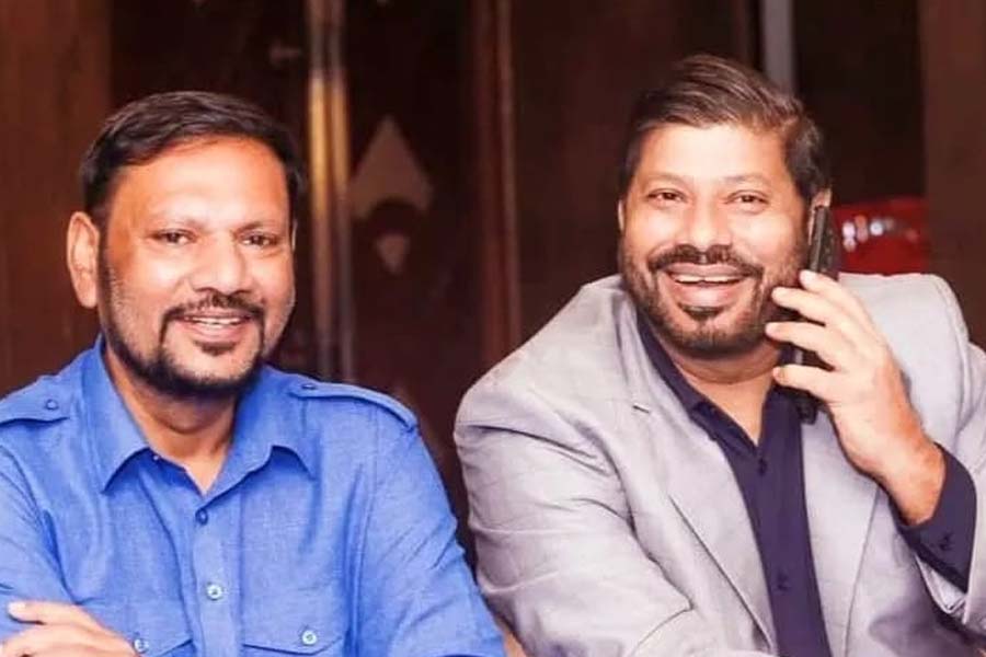 শামসুল আলম ও খোরশেদ আলম খসরু। ছবি: সংগৃহীত