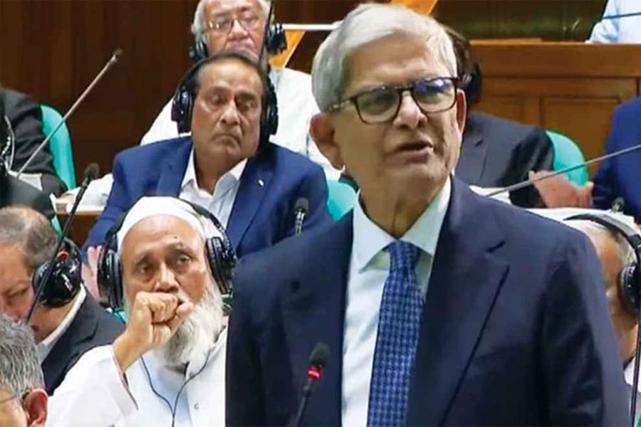 জাতীয় সংসদে বক্তব্য দিচ্ছেন মির্জা ফখরুল ইসলাম আলমগীর। ফাইল ছবি