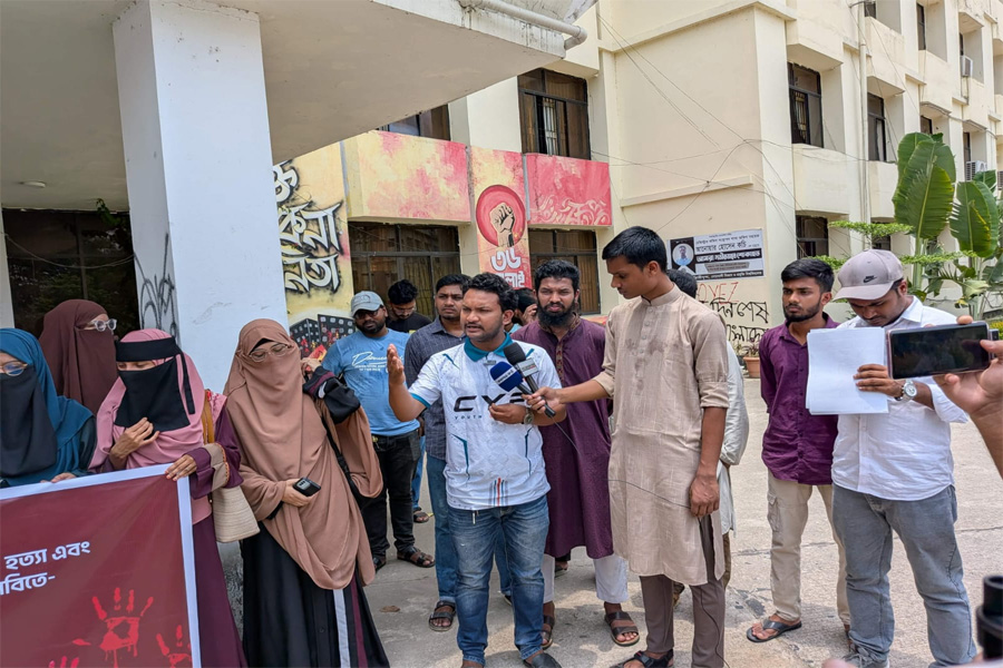 ৮ বছরের শিশু রামিসা হত্যা ও ধর্ষনের প্রতিবাদে নোবিপ্রবিতে মানববন্ধন