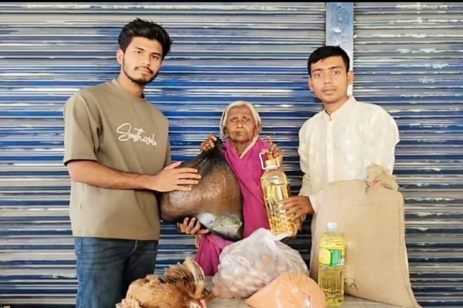 টিসিবির পণ্য না পাওয়া বৃদ্ধার ঘরে প্রধানমন্ত্রীর উপহার পৌঁছেছে