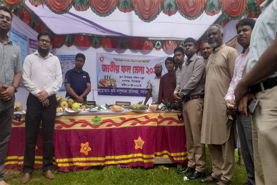 নবাবগঞ্জে কৃষকদের উৎসাহিত করায় জাতীয় ফল মেলা অনুষ্ঠিত