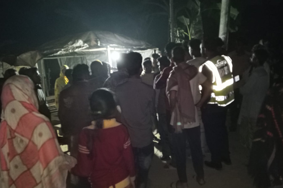 ইভটিজিংকে কেন্দ্র করে উল্লাপাড়ায় দুই গ্রামের সংঘর্ষে নিহত ১