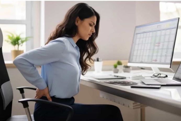 দীর্ঘক্ষণ একটানা বসে কাজ করা ধূমপানের থেকেও ক্ষতিকর!