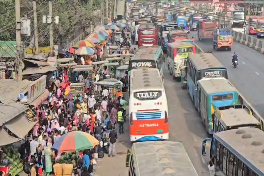 ঈদযাত্রায় সাভারে ৪ কিলোমিটার সড়কে ধীরগতি