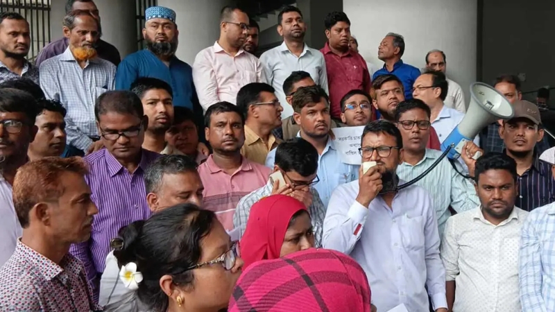 অধ্যাদেশ বাতিলের দাবিতে সচিবালয়ে আজও বিক্ষোভ