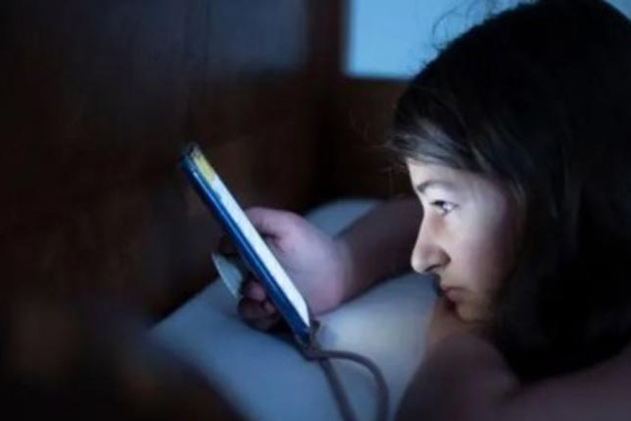 অপ্রাপ্তবয়স্কদের জন্য নিষিদ্ধ হচ্ছে সোশ্যাল মিডিয়া