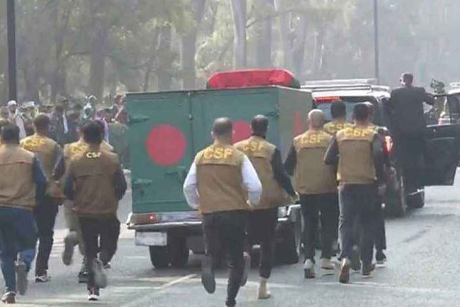 জিয়া উদ্যানের পথে খালেদা জিয়ার মরদেহ