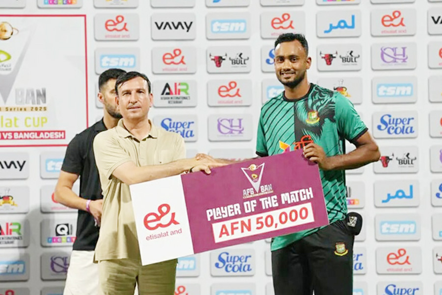 ম্যাচ সেরার অর্থ অসহায়দের কাছে দিচ্ছেন শরিফুল