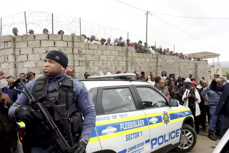 বন্দুকধারীদের হামলায় নিহত ১১, আহত অর্ধশতাধিক