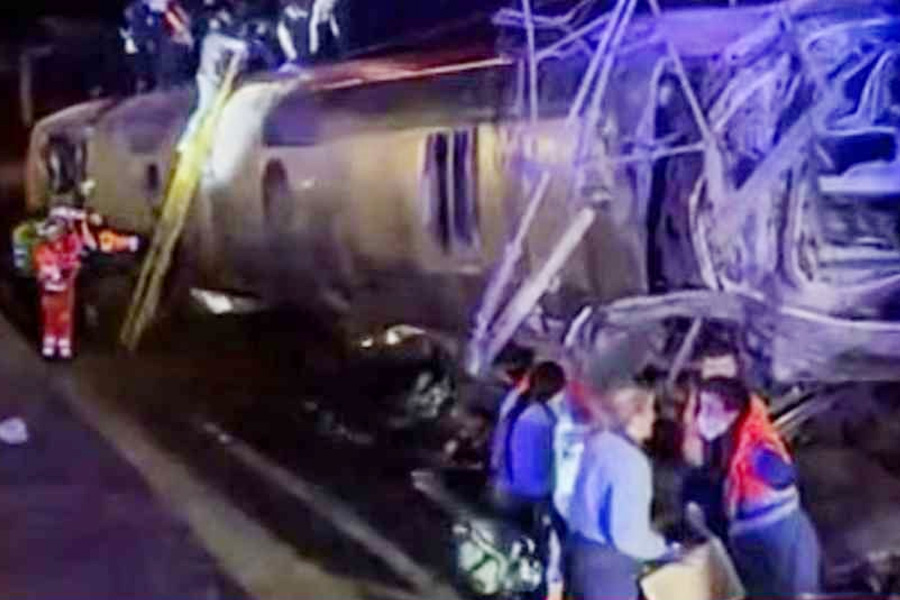 স্পেনে ২ ট্রেনের ভয়াবহ সংঘর্ষে নিহত ২১, আহত ৭৩