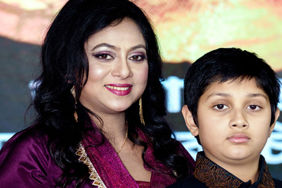 ছেলেকে নিয়ে হ্যালোইন উদযাপন করলেন শাবনূর