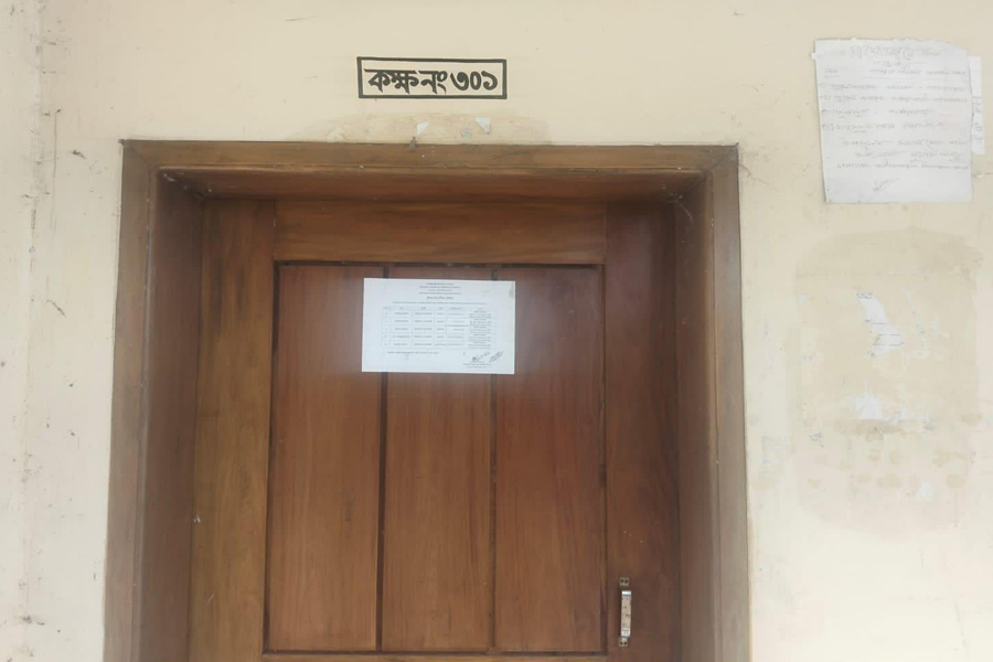 খোলার দিনেও তালাবদ্ধ মধ্যনগর উপজেলা সমাজসেবা অফিস