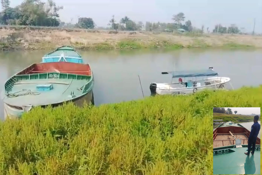 ধোপাজান নদীতে অবৈধ বালু উত্তোলন, নৌকা আটক