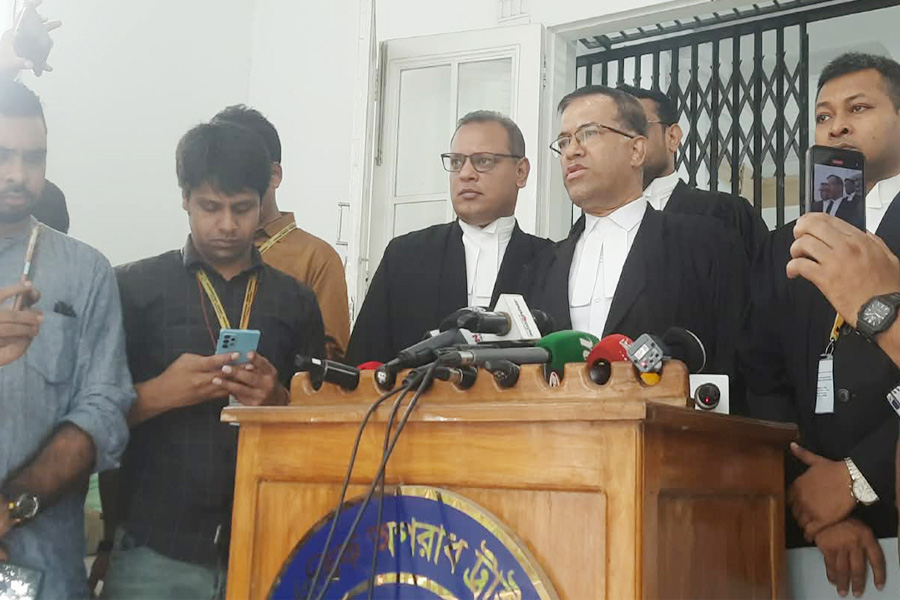 ‘প্রসিকিউশন বলেছে গ্রেপ্তার, আমরা বলি আত্মসমর্পণ’