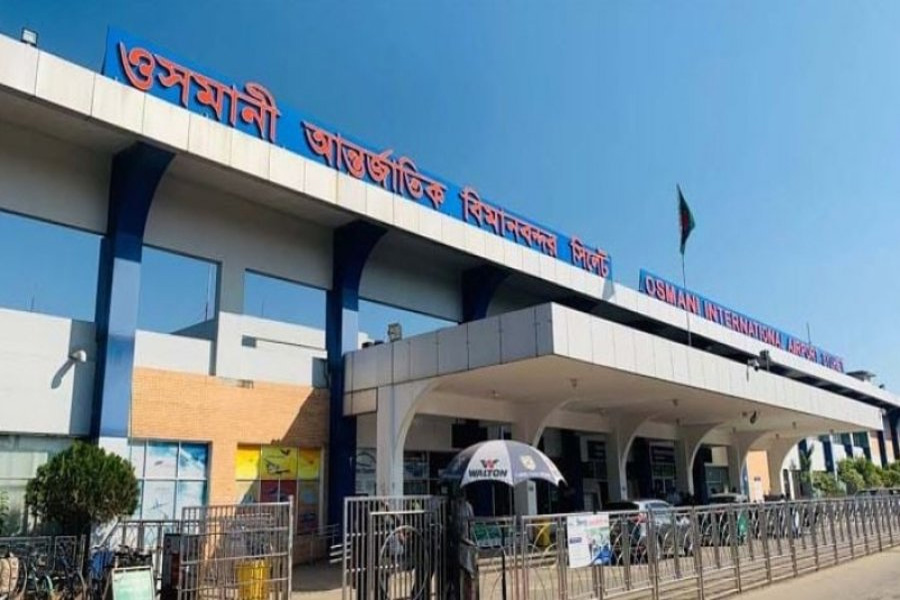 সিলেট বিমানবন্দরে লন্ডনগামী ফ্লাইট বোর্ডিং ব্রিজের সঙ্গে ঘর্ষিত