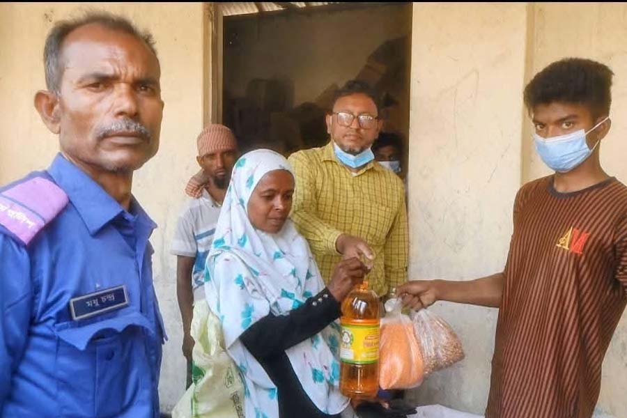 ঈদকে সামনে রেখে মুক্তিনগর ইউনিয়নে টিসিবির পণ্য বিতরণ