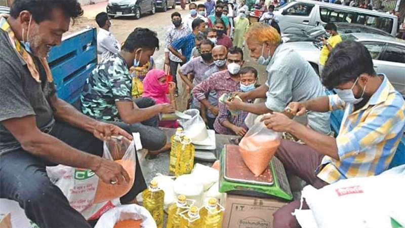 ভ্রাম্যমাণ ট্রাকে টিসিবির পণ্য বিক্রয় শুরু