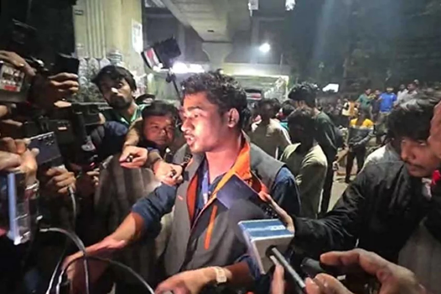 জুলাইয়ের প্রামাণ্যচিত্র প্রদর্শনীর সময় টিএসসিতে ২ ককটেল বিস্ফোরণ