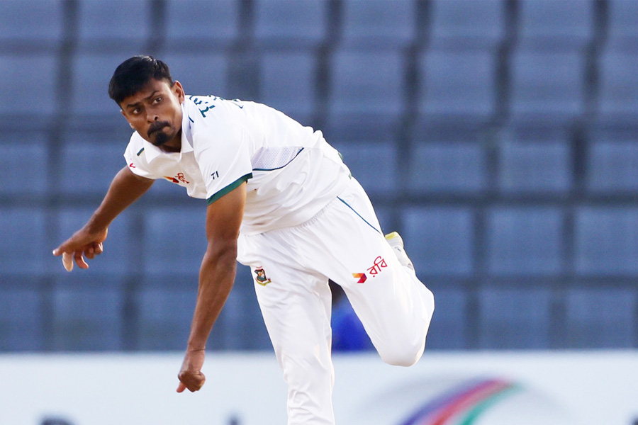 সাকিবের পাশে তাইজুল