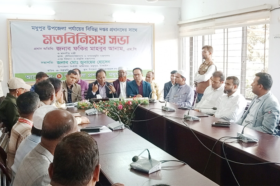 কার্ড বিতরণে অনিয়ম-স্বজনপ্রীতি বরদাস্ত করা হবে না