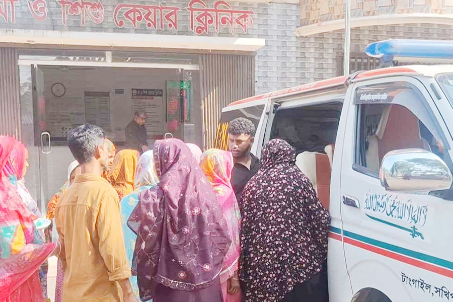 টাঙ্গাইলে রাস্তার পাশের ঝোপে জীবিত নবজাতক উদ্ধার