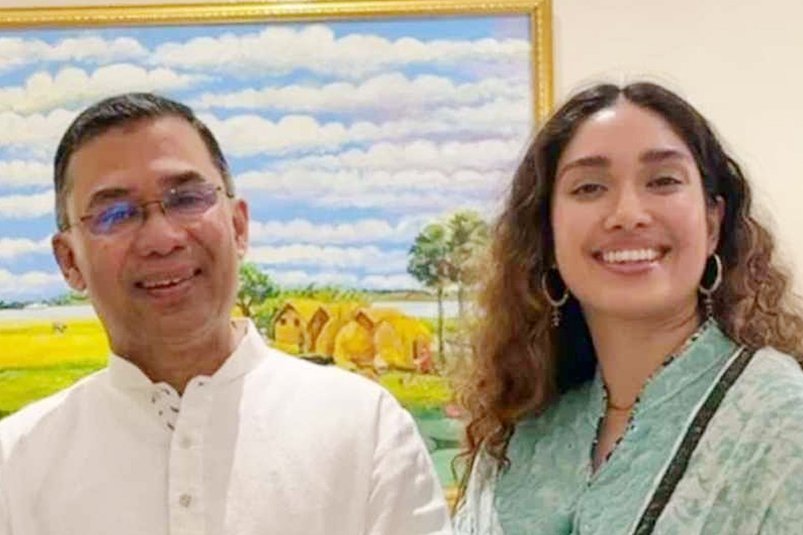 বাবার সঙ্গে ভোটার হচ্ছেন জাইমা রহমানও