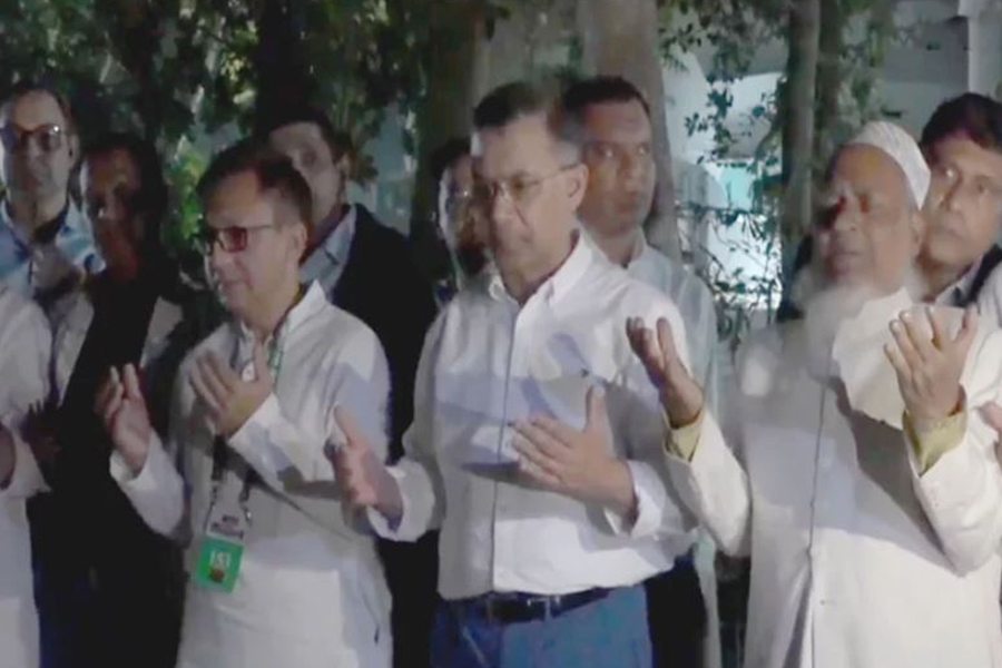 শাহজালালের মাজার জিয়ারত করলেন তারেক রহমান