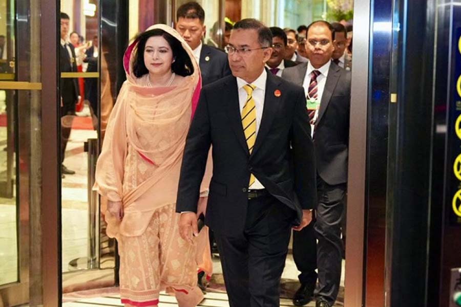 দালিয়ান থেকে বেইজিংয়ের পথে প্রধানমন্ত্রী