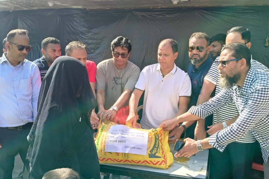 সেন্টমার্টিনে অসহায় জেলে পরিবারের পাশে তারেক রহমান