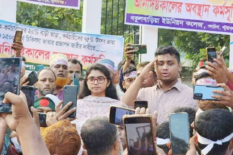 শিক্ষকদের আন্দোলন চালিয়ে যাওয়ার আহ্বান হাসনাত-তাসনিম জারার