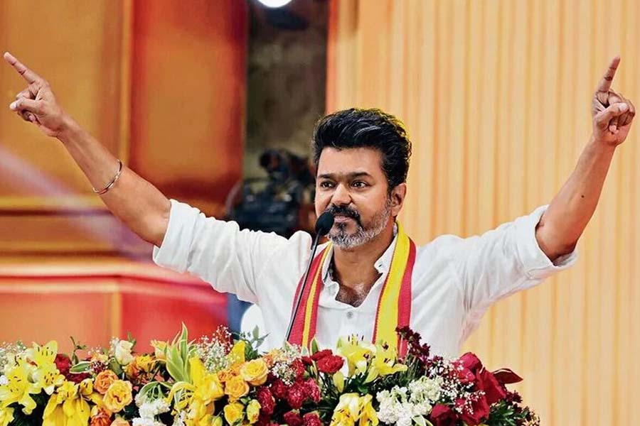 তামিলনাড়ুতে টালমাটাল মোদী, বড় জয়ের পথে থালাপতি