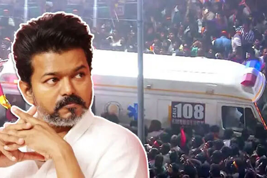 বিজয়ের সমাবেশে পদদলিত হয়ে ৪১ নিহত, সফর স্থগিত