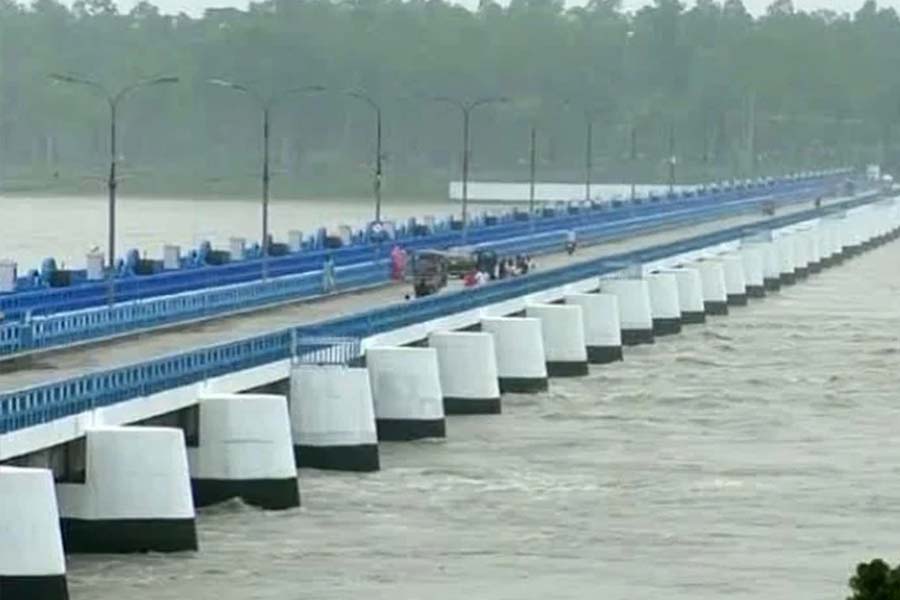 উজানের ঢল ও বৃষ্টিতে ফুঁসে উঠেছে তিস্তা