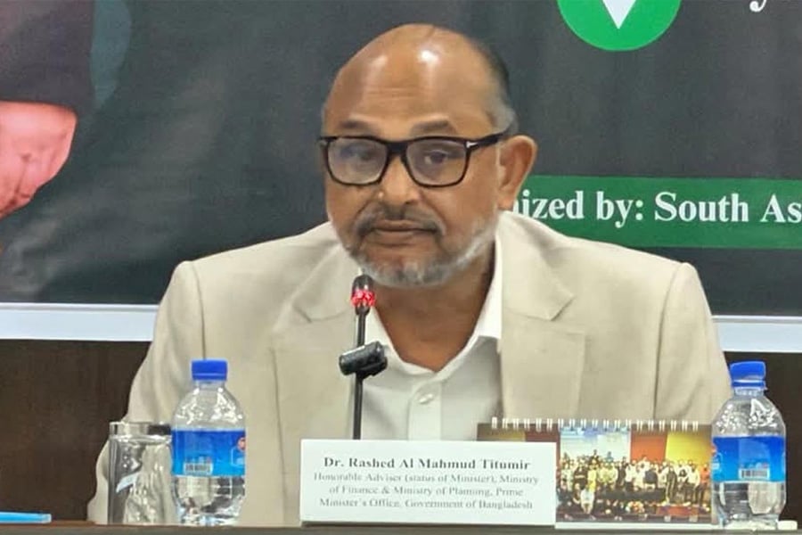 নর্থ সাউথ বিশ্ববিদ্যালয়ে বাংলাদেশ-চীন সম্পর্কবিষয়ক এক সেমিনারে প্রধান অতিথির বক্তব্য দেন মাহমুদ তিতুমীর। ছবি: ভিওডি বাংলা