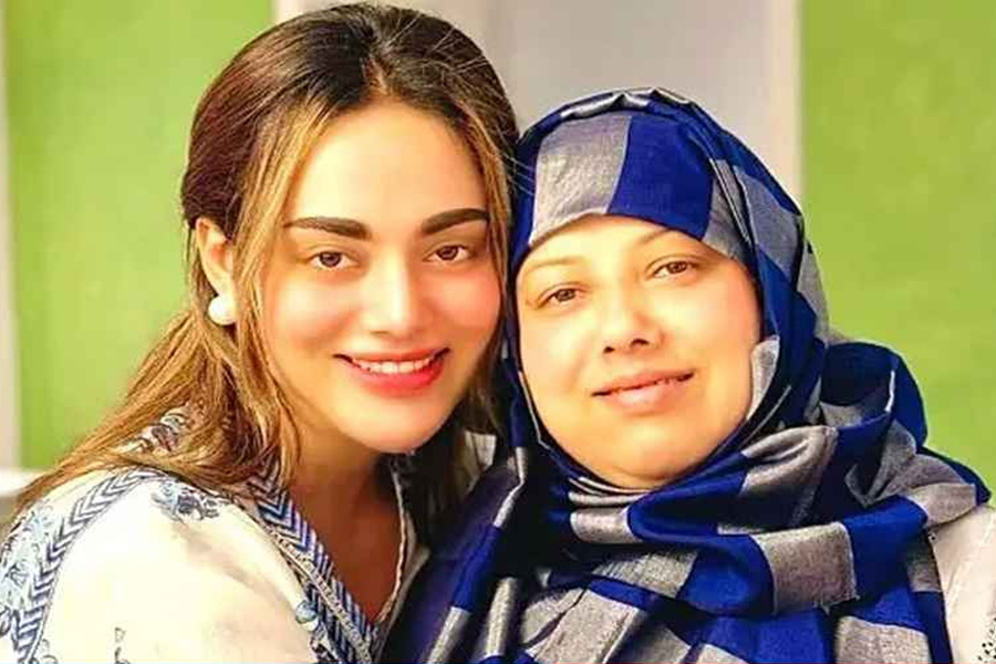 মায়ের শারীরিক অবস্থার কথা জানালেন তমা মির্জা