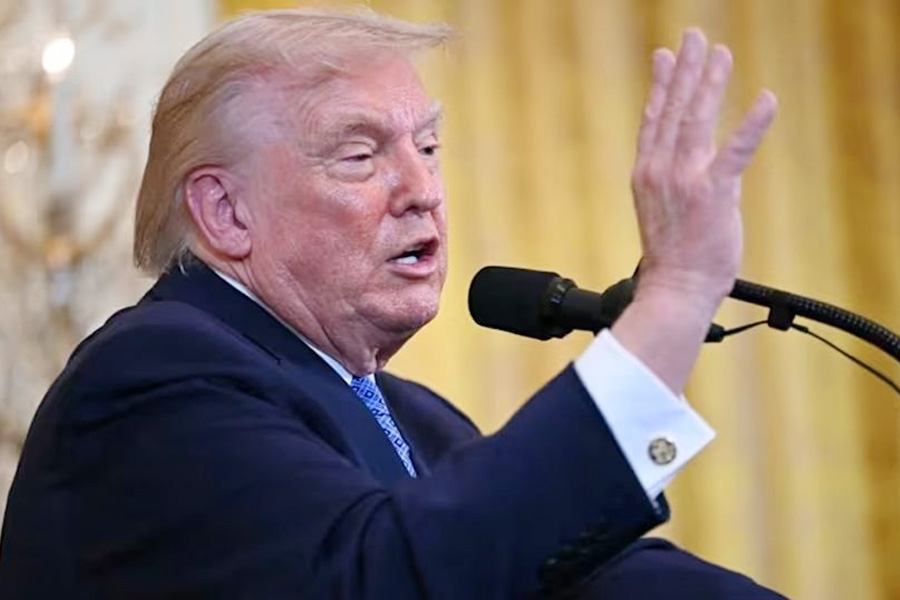 ফিলিস্তিনিসহ ৮ দেশের নাগরিকদের যুক্তরাষ্ট্রে প্রবেশে নিষেধাজ্ঞা