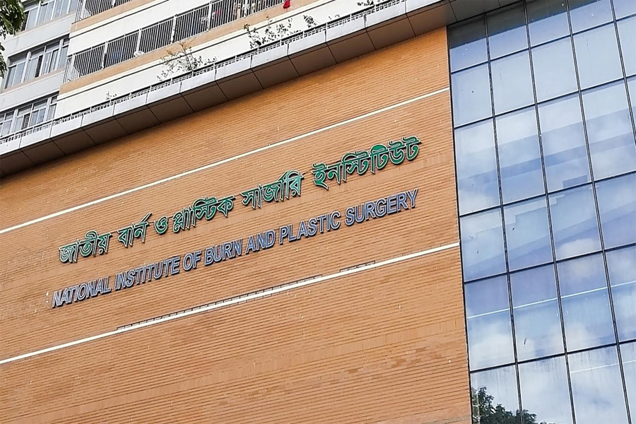 গেন্ডারিয়ায় ট্রান্সফরমার বিস্ফোরণ : একই পরিবারের দগ্ধ ৩