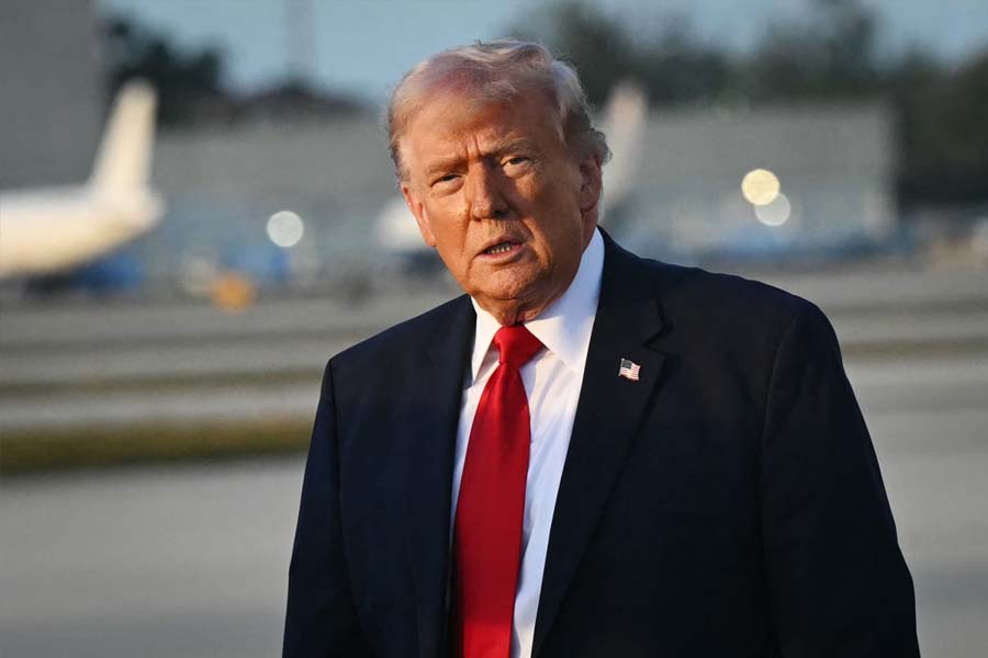 যুদ্ধ থেকে পেছানোর পথ খুঁজছেন ট্রাম্প